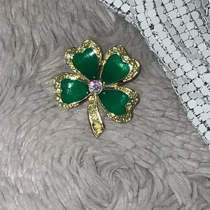 Elegant Green and Gold Clover Brooch